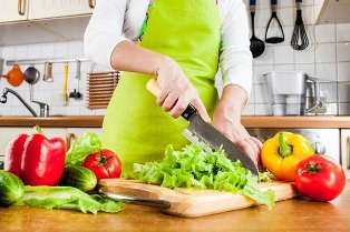 Un uomo che sa come migliorare la potenza a casa